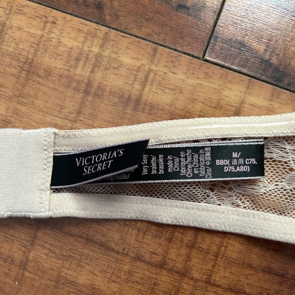 Set of two Victoria’s Secret lace bralettes - Picture 3 of 9